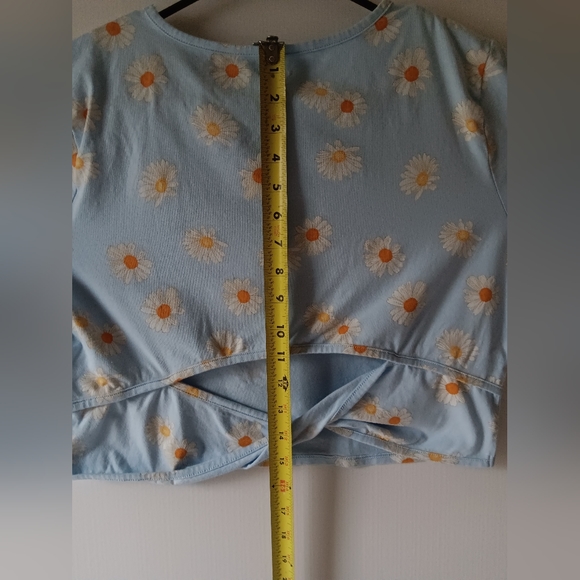 Arizona Jeans Co. women's light blue daisy print short-sleeve crop top XXL - Picture 6 of 9